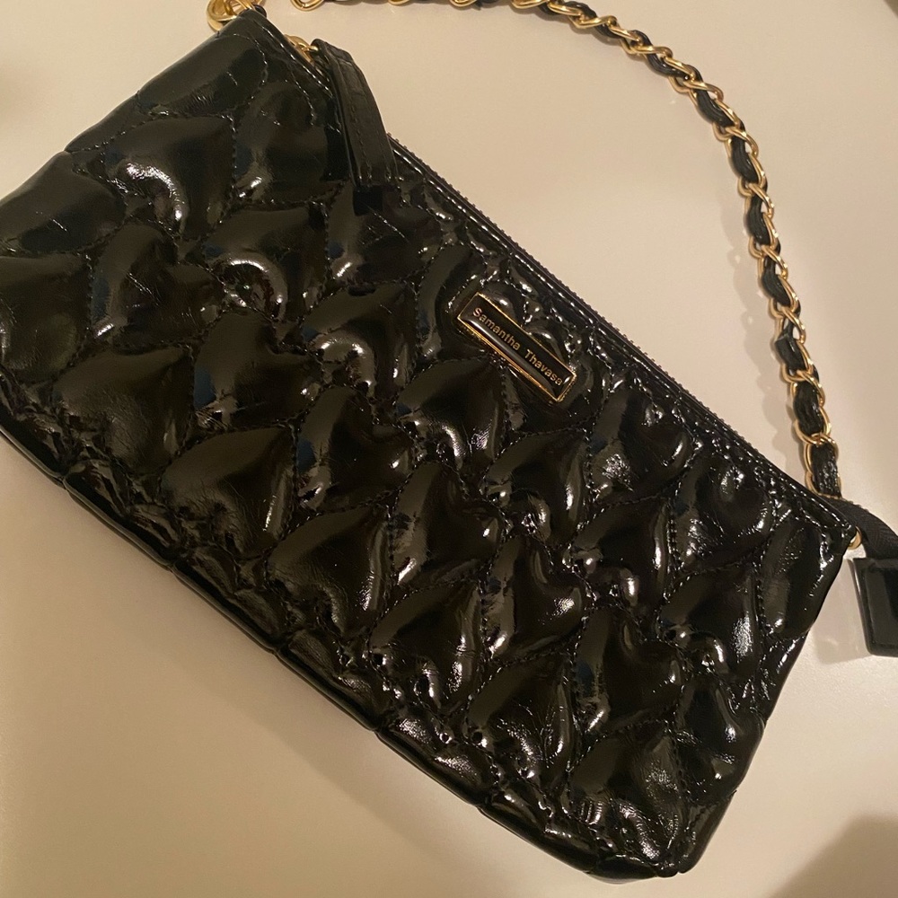 Samantha Thavasa clutch